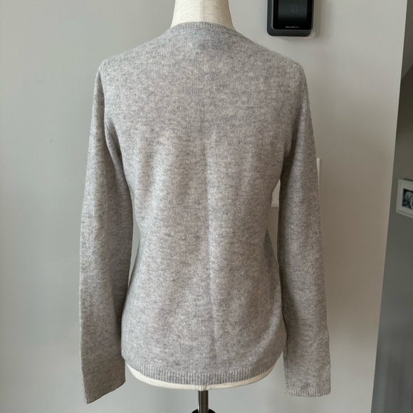 Tahari Pure Luxe 100% Cashmere V-Neck Sweater - Neutral Capsule Light Gray - Picture 8 of 9